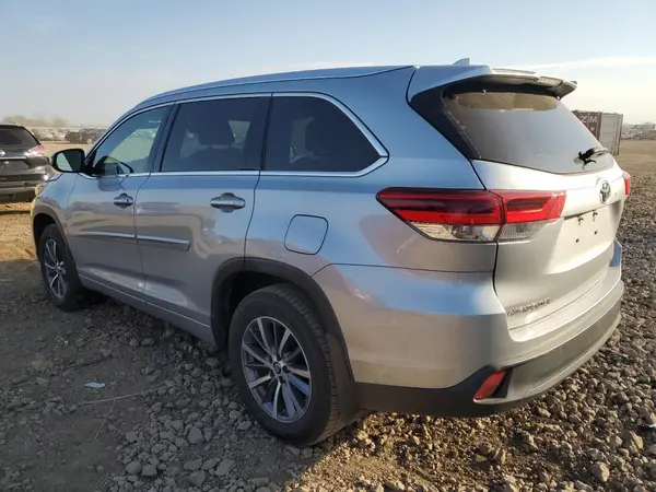 5TDJZRFH8HS467283 2017 TOYOTA HIGHLANDER - Image 2