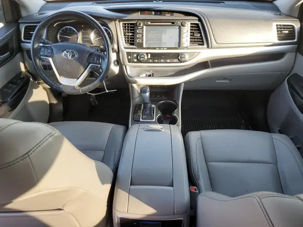 5TDJZRFH8HS467283 2017 TOYOTA HIGHLANDER - Image 8