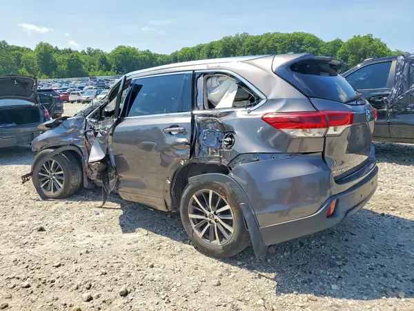 5TDJZRFH8HS468689 2017 TOYOTA HIGHLANDER - Image 2