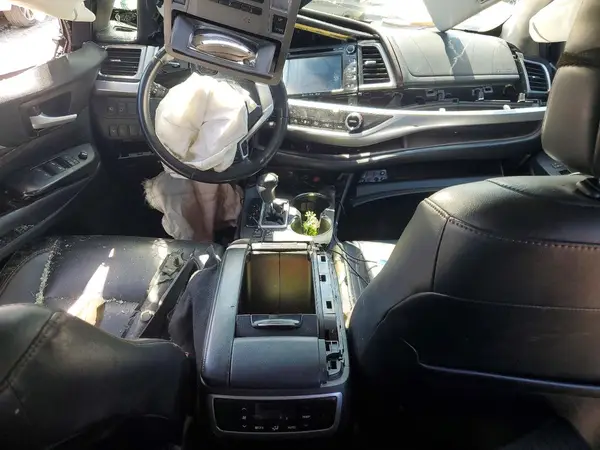 5TDJZRFH8HS468689 2017 TOYOTA HIGHLANDER - Image 8