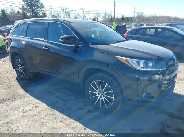 5TDJZRFH8HS469647 2017 TOYOTA HIGHLANDER - Image 1