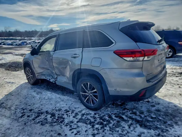 5TDJZRFH8HS470801 2017 TOYOTA HIGHLANDER - Image 2
