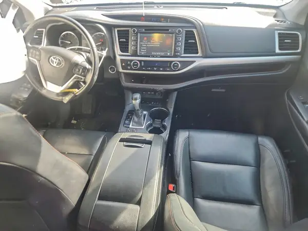5TDJZRFH8HS470801 2017 TOYOTA HIGHLANDER - Image 8