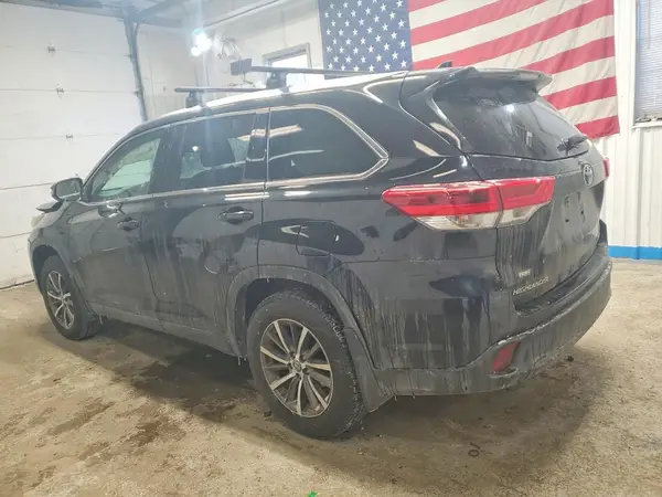 5TDJZRFH8HS471253 2017 TOYOTA HIGHLANDER - Image 2