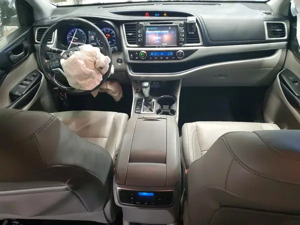 5TDJZRFH8HS471253 2017 TOYOTA HIGHLANDER - Image 8