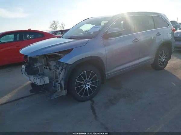 5TDJZRFH8HS476453 2017 TOYOTA HIGHLANDER - Image 2