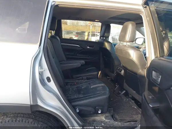 5TDJZRFH8HS476453 2017 TOYOTA HIGHLANDER - Image 8
