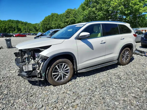 5TDJZRFH8HS478879 2017 TOYOTA HIGHLANDER - Image 1