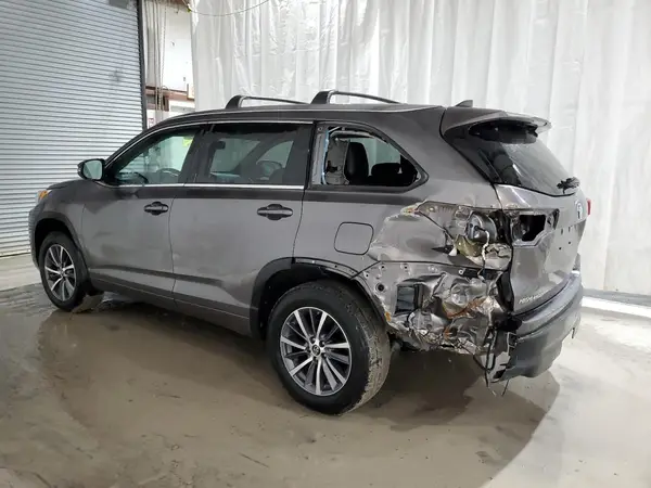5TDJZRFH8HS480471 2017 TOYOTA HIGHLANDER - Image 2