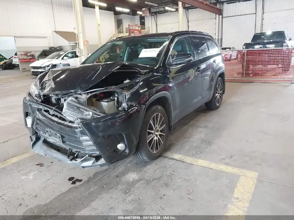 5TDJZRFH8HS483645 2017 TOYOTA HIGHLANDER - Image 2