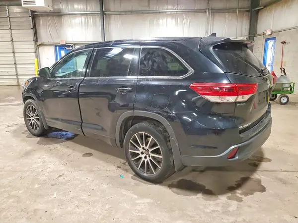 5TDJZRFH8HS509063 2017 TOYOTA HIGHLANDER - Image 2