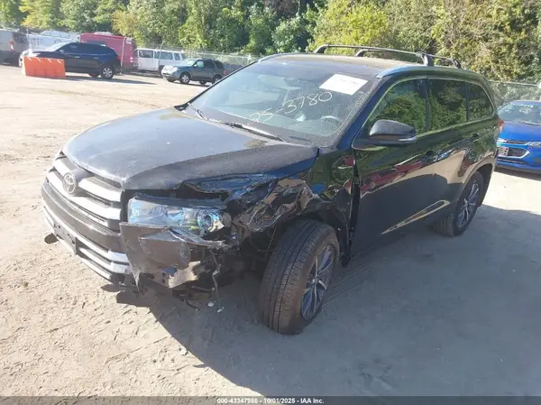 5TDJZRFH8HS510102 2017 TOYOTA HIGHLANDER - Image 2