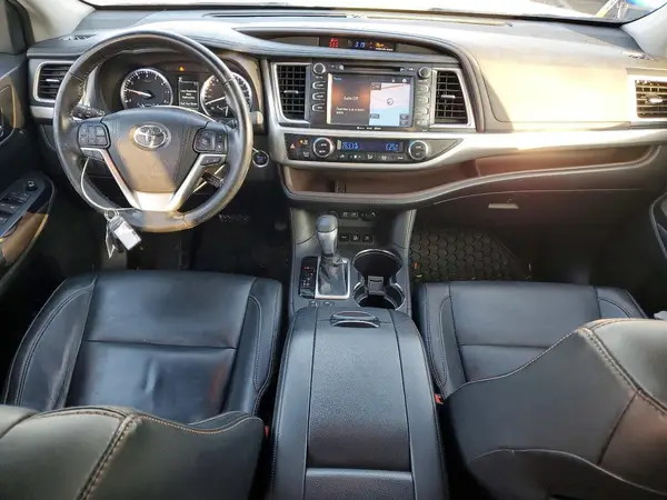 5TDJZRFH8HS510634 2017 TOYOTA HIGHLANDER - Image 8