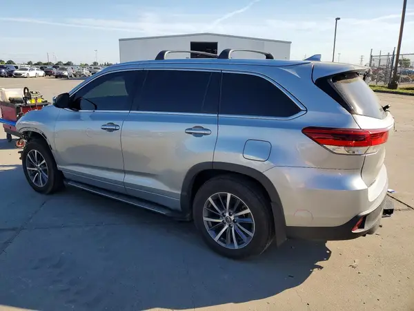 5TDJZRFH8HS511346 2017 TOYOTA HIGHLANDER - Image 2