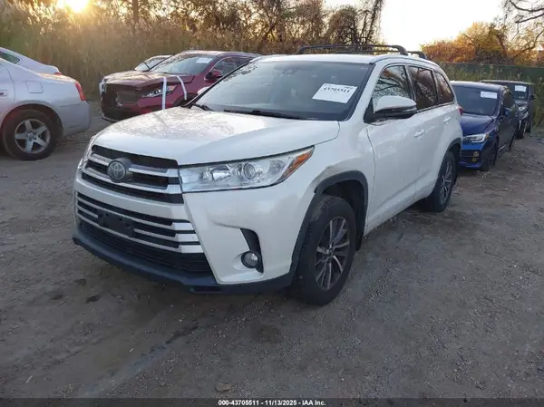5TDJZRFH8HS511640 2017 TOYOTA HIGHLANDER - Image 2
