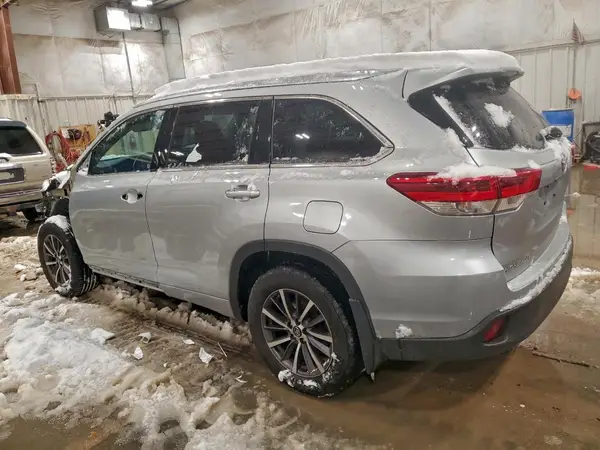 5TDJZRFH8HS512271 2017 TOYOTA HIGHLANDER - Image 2