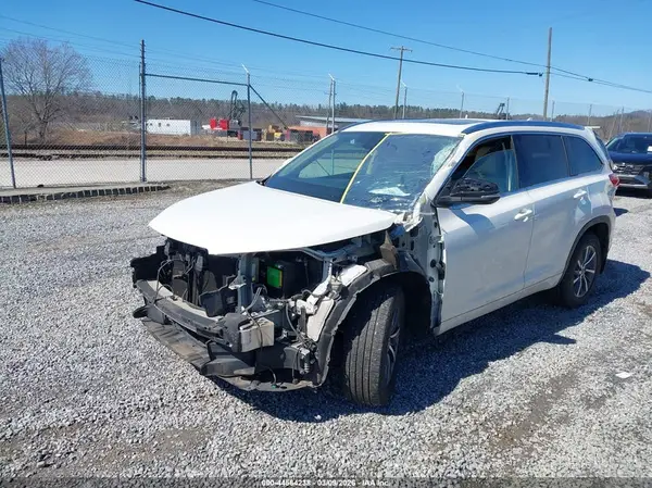5TDJZRFH8HS517552 2017 TOYOTA HIGHLANDER - Image 2