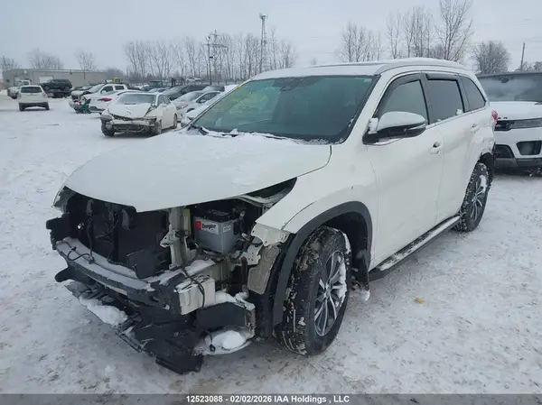 5TDJZRFH8HS517597 2017 TOYOTA HIGHLANDER - Image 2