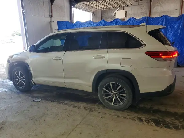 5TDJZRFH8HS517891 2017 TOYOTA HIGHLANDER - Image 2