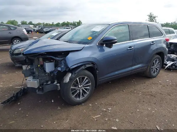 5TDJZRFH8HS520953 2017 TOYOTA HIGHLANDER - Image 2