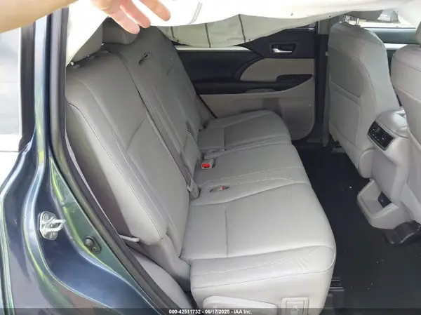 5TDJZRFH8HS520953 2017 TOYOTA HIGHLANDER - Image 8