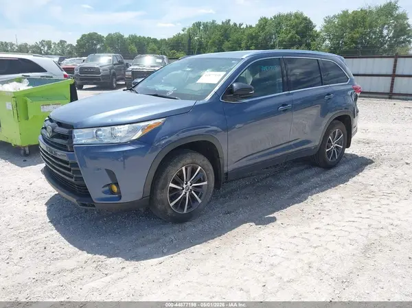 5TDJZRFH8JS486924 2018 TOYOTA HIGHLANDER - Image 2