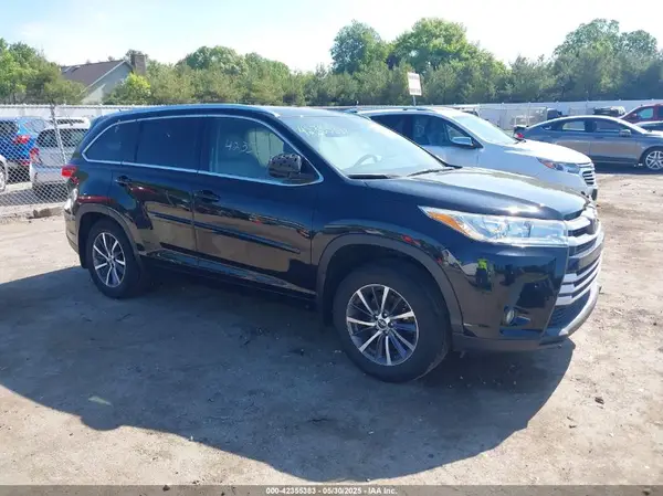 5TDJZRFH8JS489581 2018 TOYOTA HIGHLANDER - Image 1