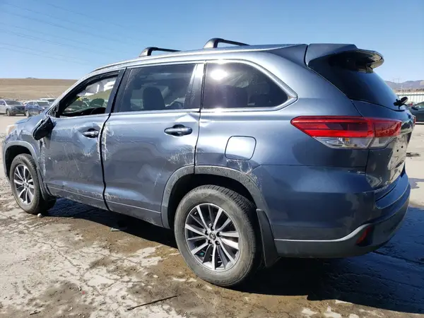 5TDJZRFH8JS497454 2018 TOYOTA HIGHLANDER - Image 2