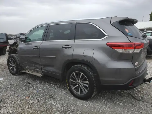 5TDJZRFH8JS523115 2018 TOYOTA HIGHLANDER - Image 2