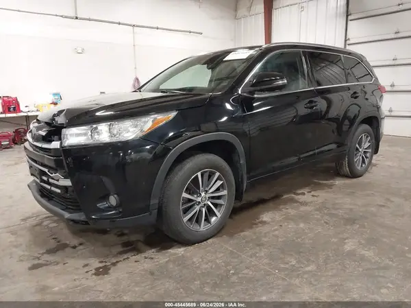 5TDJZRFH8JS523566 2018 TOYOTA HIGHLANDER - Image 2