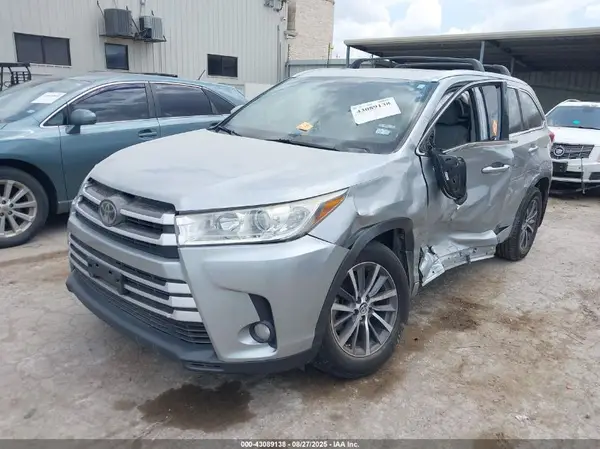 5TDJZRFH8JS525186 2018 TOYOTA HIGHLANDER - Image 2