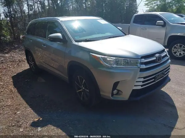 5TDJZRFH8JS526290 2018 TOYOTA HIGHLANDER - Image 1