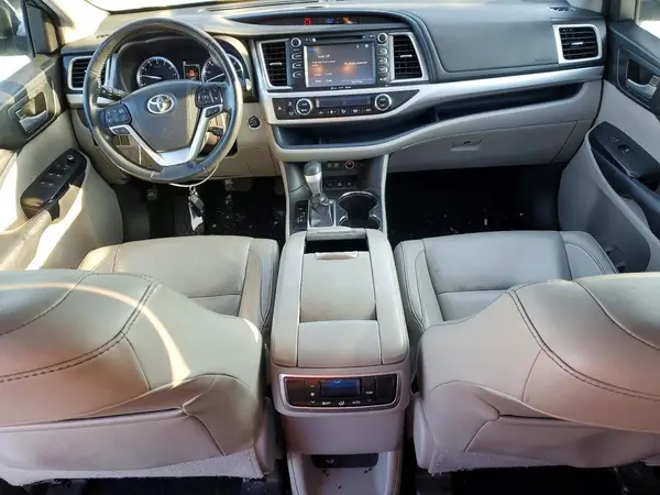 5TDJZRFH8JS528962 2018 TOYOTA HIGHLANDER - Image 8