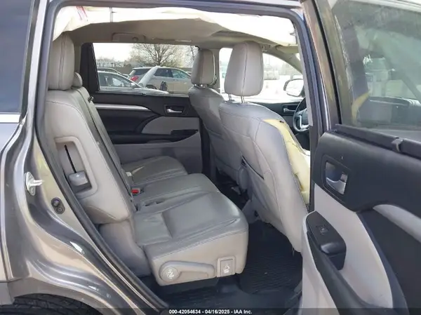 5TDJZRFH8JS530792 2018 TOYOTA HIGHLANDER - Image 8