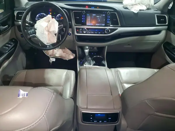 5TDJZRFH8JS531022 2018 TOYOTA HIGHLANDER - Image 8