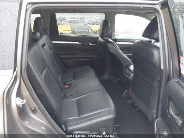 5TDJZRFH8JS532901 2018 TOYOTA HIGHLANDER - Image 8