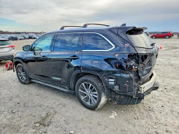 5TDJZRFH8JS533045 2018 TOYOTA HIGHLANDER - Image 2