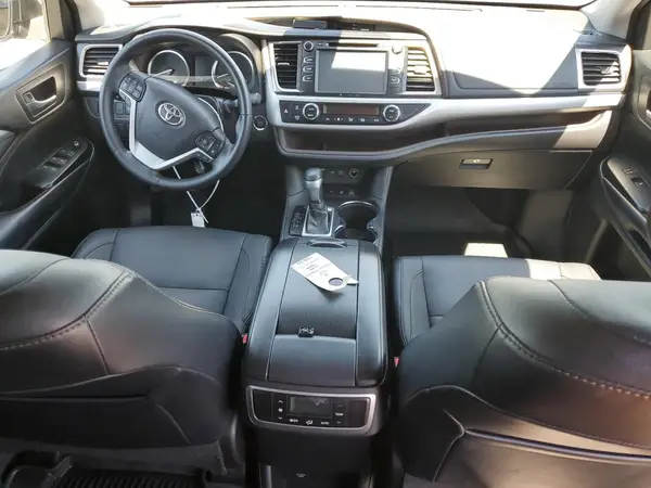 5TDJZRFH8JS533935 2018 TOYOTA HIGHLANDER - Image 8