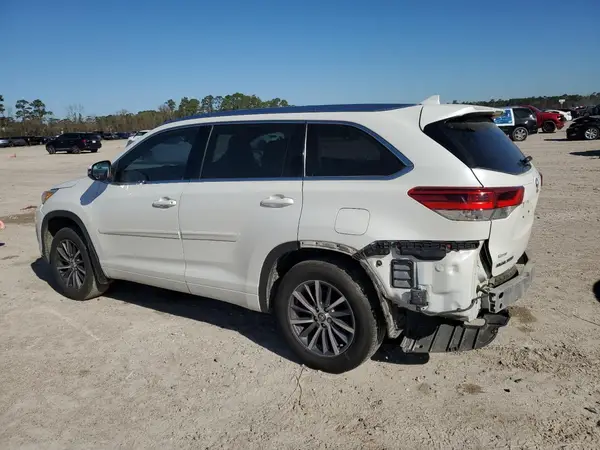 5TDJZRFH8JS534423 2018 TOYOTA HIGHLANDER - Image 2