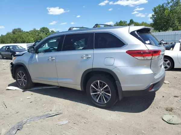 5TDJZRFH8JS534454 2018 TOYOTA HIGHLANDER - Image 2