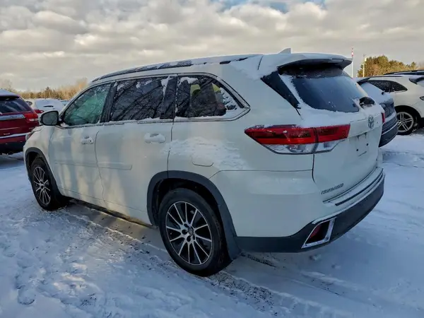 5TDJZRFH8JS536284 2018 TOYOTA HIGHLANDER - Image 2