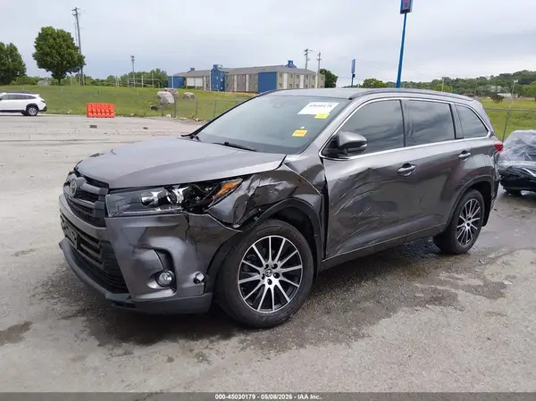 5TDJZRFH8JS540917 2018 TOYOTA HIGHLANDER - Image 2