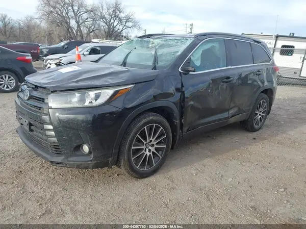 5TDJZRFH8JS541744 2018 TOYOTA HIGHLANDER - Image 2