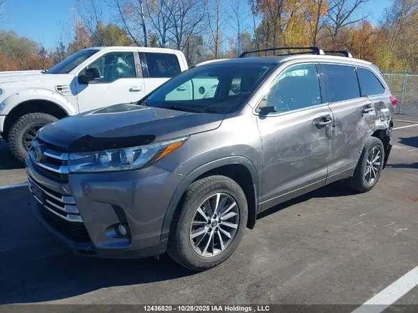 5TDJZRFH8JS542411 2018 TOYOTA HIGHLANDER - Image 2