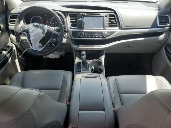 5TDJZRFH8JS542490 2018 TOYOTA HIGHLANDER - Image 8