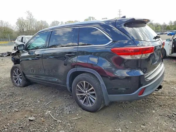 5TDJZRFH8JS543123 2018 TOYOTA HIGHLANDER - Image 2