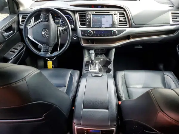 5TDJZRFH8JS543123 2018 TOYOTA HIGHLANDER - Image 8