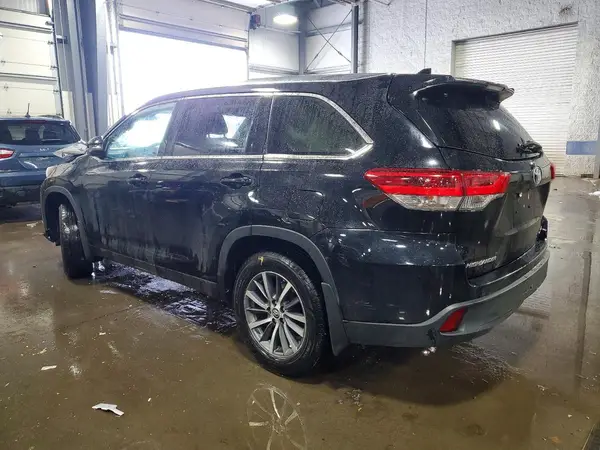 5TDJZRFH8JS543834 2018 TOYOTA HIGHLANDER - Image 2