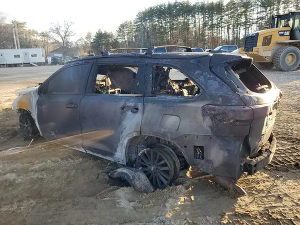 5TDJZRFH8JS547690 2018 TOYOTA HIGHLANDER - Image 2
