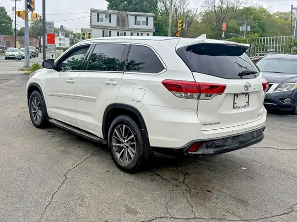 5TDJZRFH8JS549908 2018 TOYOTA HIGHLANDER - Image 2